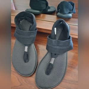 Sanuk women's Sandals, size 10